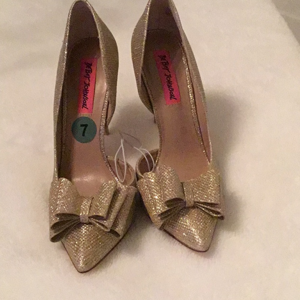 Betsey Johnson gold bow shoes JUST REDUCED ❤️